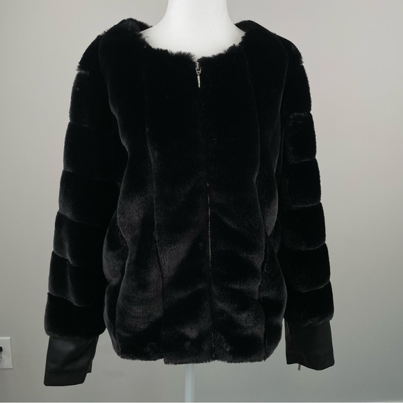 GUESS Black Faux Fur Zip Jacket Medium Plush Cozy Lined Winter Coat W/ Pockets - Picture 1 of 14